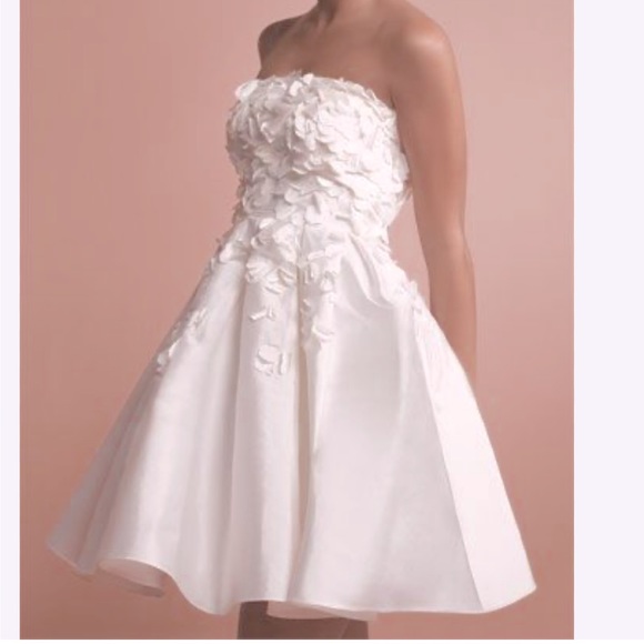 Calvin Klein Strapless Cocktail Dress with Petal Appliqué in pale pink size 8 - Picture 1 of 9